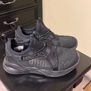 Toddler all black pumas